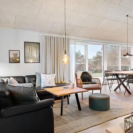 Lovely In With Kitchen Feriehus